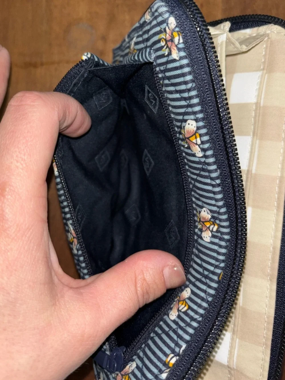 Vera Bradley Navy Striped Bee Print Turn Buckle Zip Wallet - Picture 6 of 6